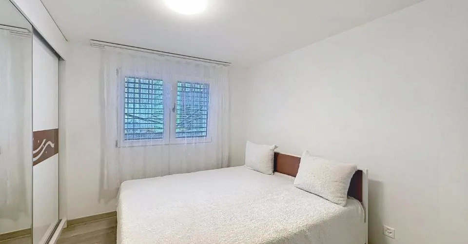 Moderne Villa mit doppeltem Potenzial – Foto 13 von 18