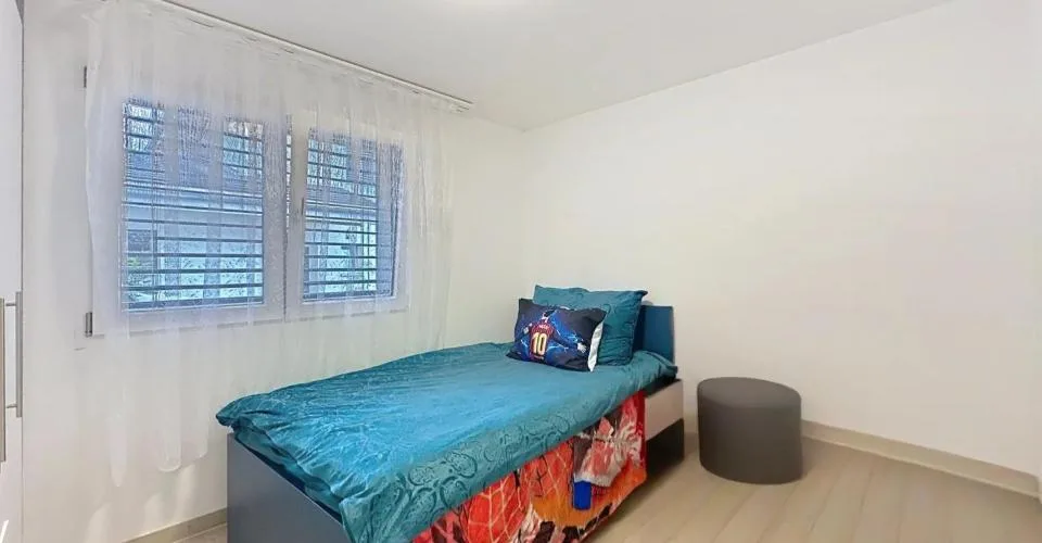 Moderne Villa mit doppeltem Potenzial – Foto 15 von 18
