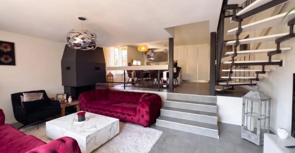 Rare ! Triplex en attique rénové de 6 pces, proche centre