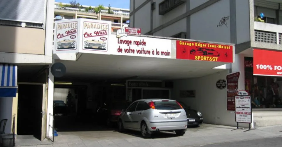 Place de parking extérieure.
