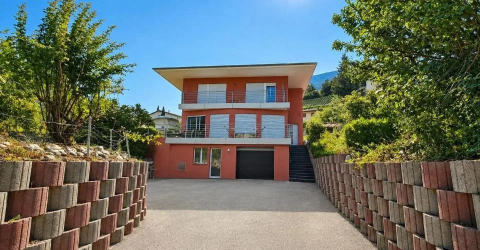 Spacieuse villa individuelle avec grand jardin à Sierre