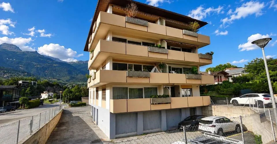 Lumineux 3,5 pièces avec balcon et vue dégagée à Sierre