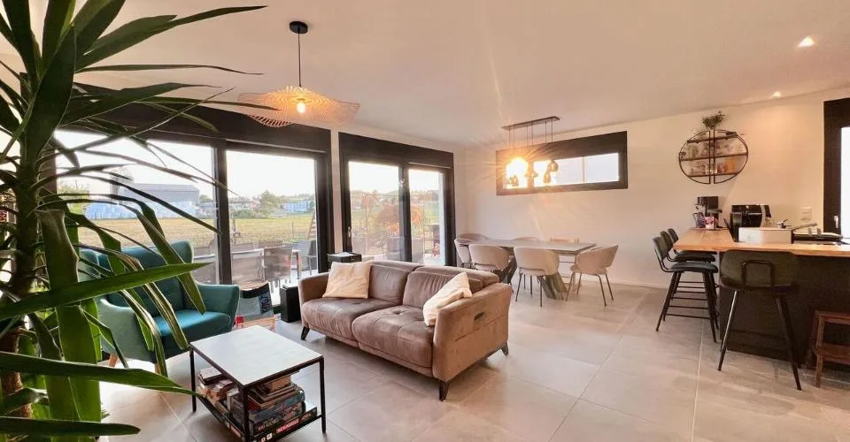 Bella villa individuale familiare di 165 m2 con giardino