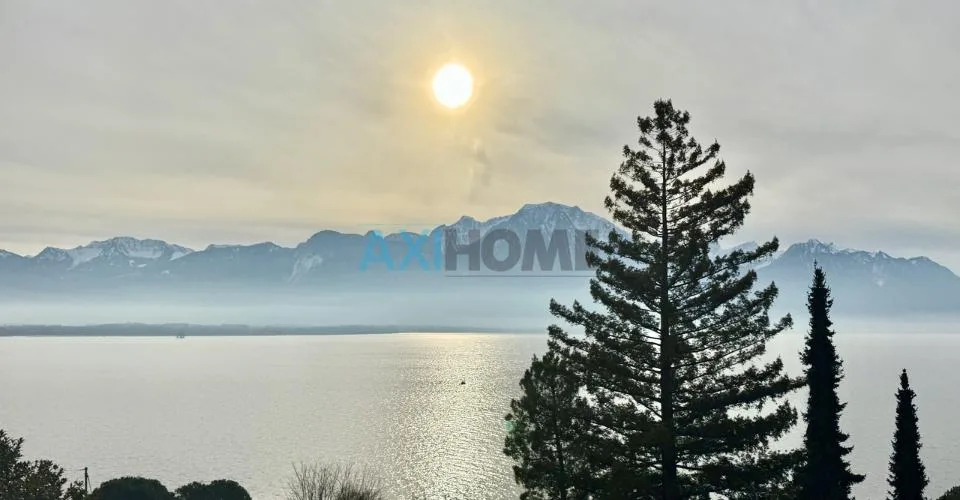 EN EXCLUSIVITÉ, à deux pas du lac avec vue exceptionnelle