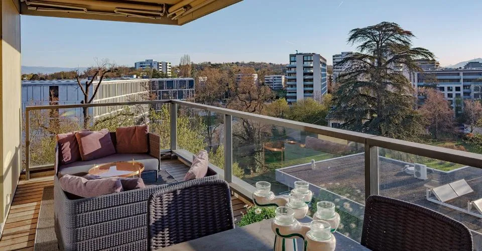 APPARTEMENT MEUBLÉ DE STANDING AVEC VUES SUR LE MONT-BLANC ET LE JURA – Foto 3 von 10