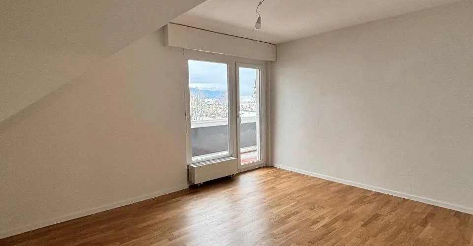 Attique d’exception avec espace polyvalent de 30 m² au cœur du Lavaux
