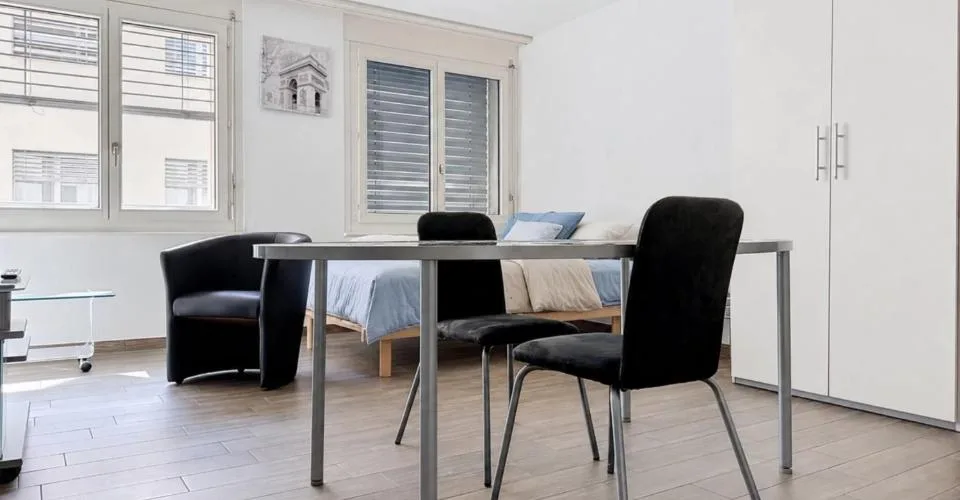 Studio meublé au centre de Sierre - libre de suite