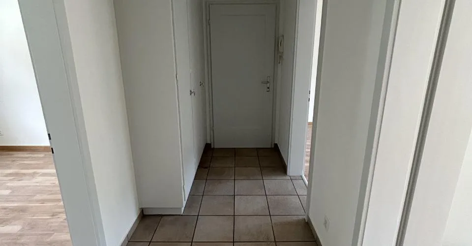 A louer: appartement 3 pièces avec balcon - Collège 5