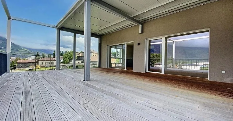 Splendide 3.5 pièces en attique avec une énorme terrasse