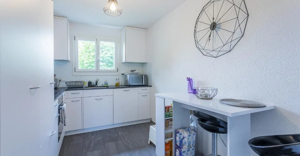 Appartement de 4.5 pièces lumineux avec balcon et place de parc à Onnens
