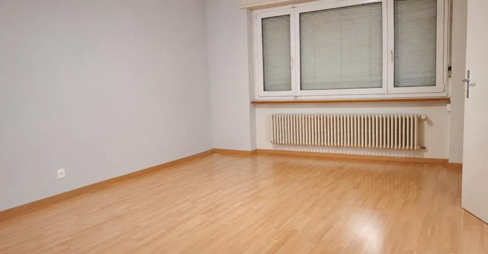 Appartement de 1.5 pièces au rez– Partiellement rénové et indépendant