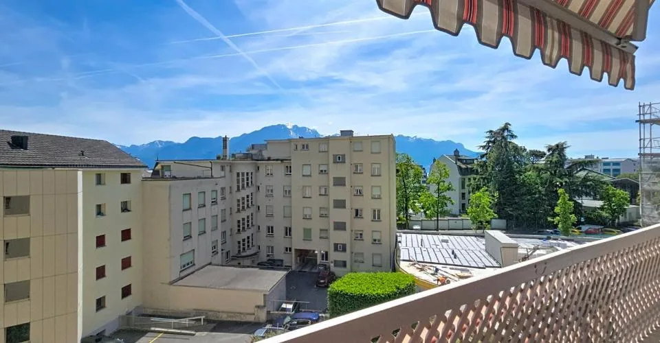 Bel appartement de 3 pièces au 4ème étage d'environ 67 m2