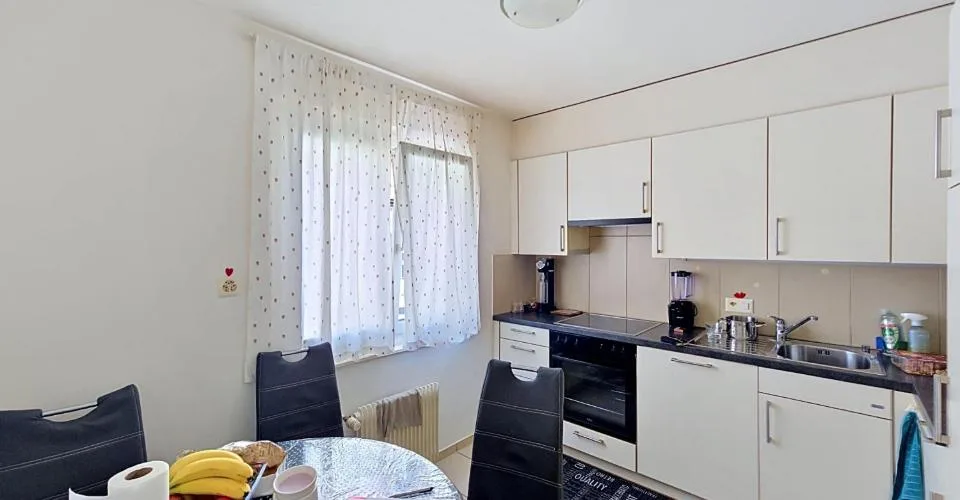 Bel appartement de 3 pièces au 4ème étage d'environ 67 m2
