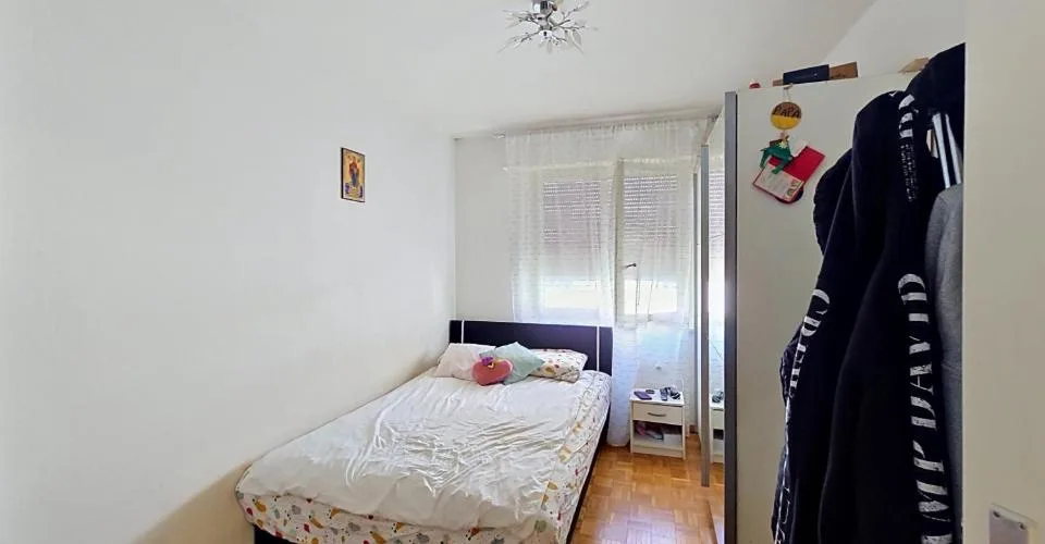 Bel appartement de 3 pièces au 4ème étage d'environ 67 m2