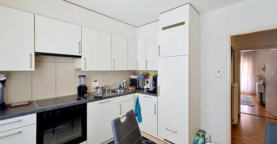 Bel appartement de 3 pièces au 4ème étage d'environ 67 m2