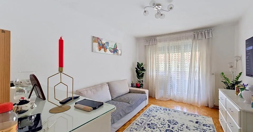 Bel appartement de 3 pièces au 4ème étage d'environ 67 m2