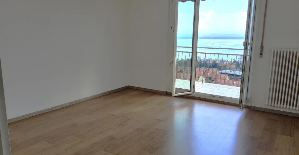 Charmant 2.5 pièces au 2ème étage – Vue imprenable sur le lac