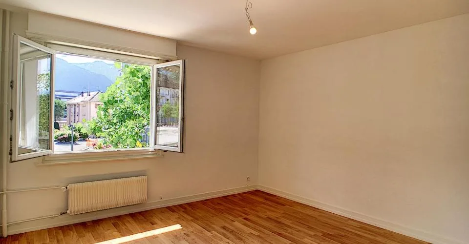 Bel appartement rénové de 3 pièces au 1er étage – Foto 3 von 7