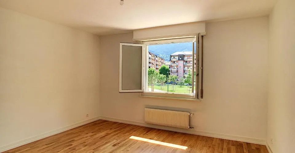 Bel appartement rénové de 3 pièces au 1er étage – Foto 4 von 7