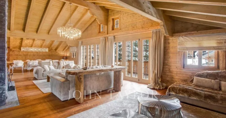 Chalet de style James Bond avec piscine et spa