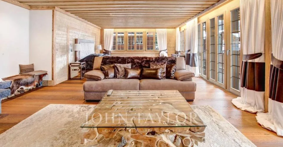 Chalet de style James Bond avec piscine et spa