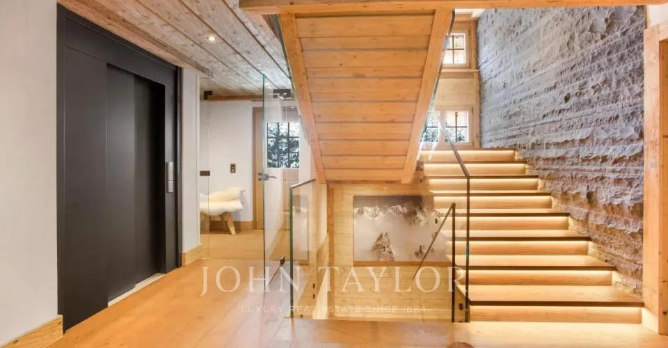 Chalet de style James Bond avec piscine et spa