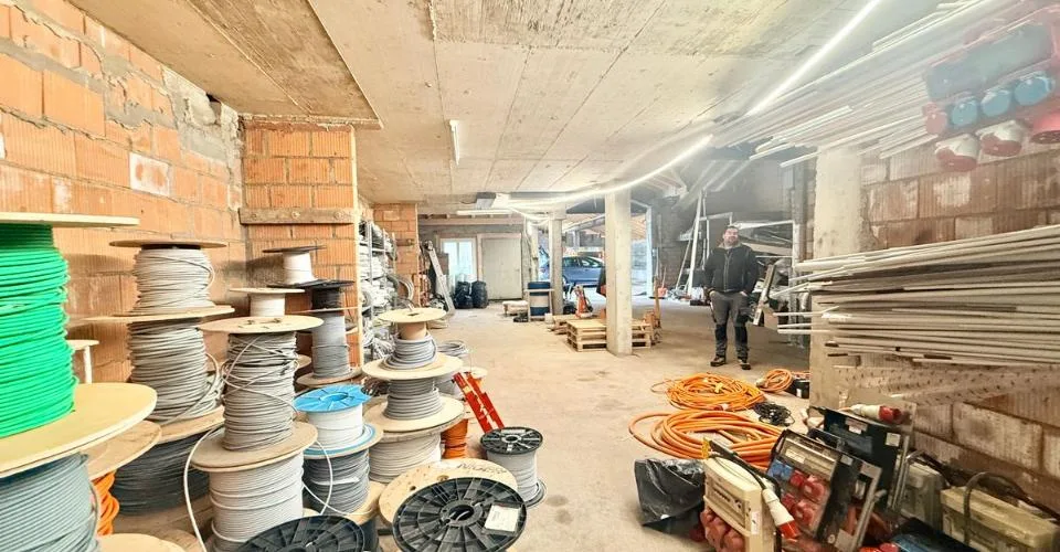 Espace mixte avec appartement 2,5 pièces et atelier - Centre de Tramelan