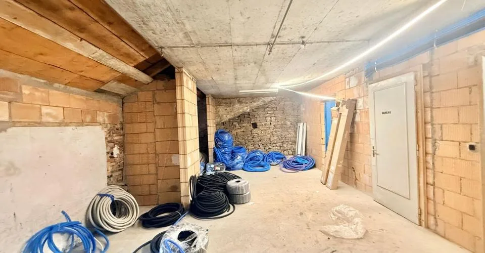 Espace mixte avec appartement 2,5 pièces et atelier - Centre de Tramelan