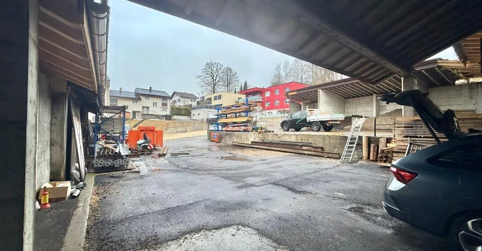 Espace mixte avec appartement 2,5 pièces et atelier - Centre de Tramelan