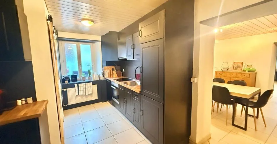 Espace mixte avec appartement 2,5 pièces et atelier - Centre de Tramelan
