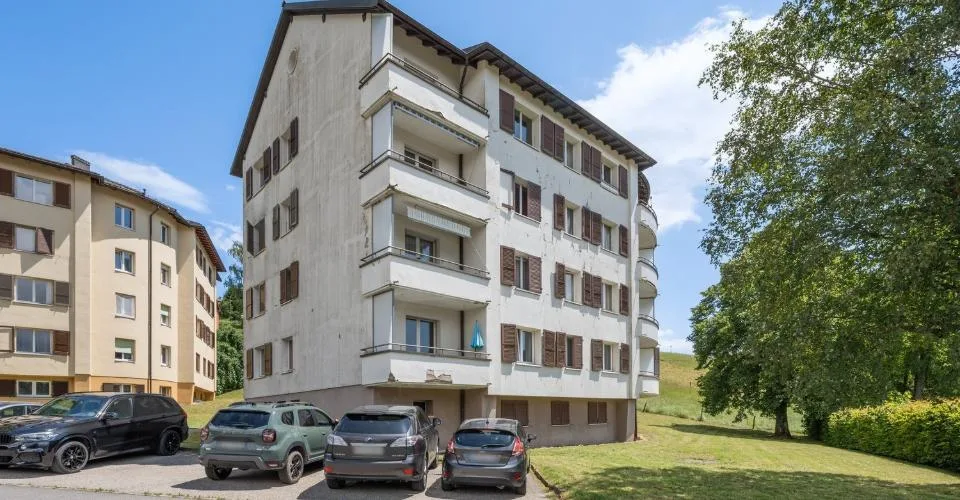 Rénové - balcon - bon emplacement