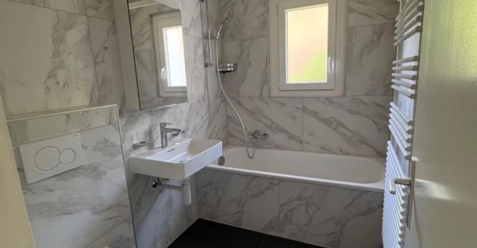 Appartement entièrement rénové de 3.5 pièces – Foto 2 von 13