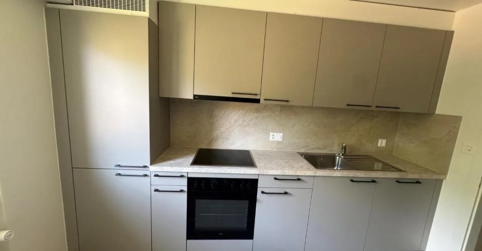 Appartement entièrement rénové de 3.5 pièces – Foto 3 von 13