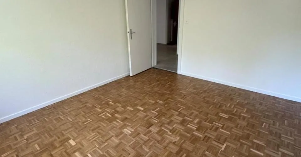 Appartement entièrement rénové de 3.5 pièces – Foto 8 von 13