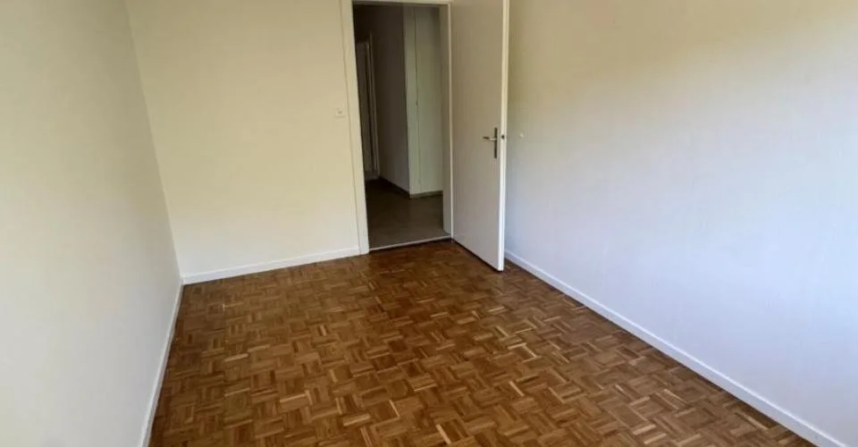 Appartement entièrement rénové de 3.5 pièces – Foto 12 von 13