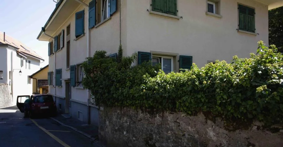 Dans un petit immeuble à Rolle un appartement de 3 pièces au rez-supérieur