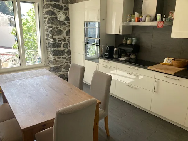 Grand appartement avec cachet, vue sur le lac et p.p. ext. disponible