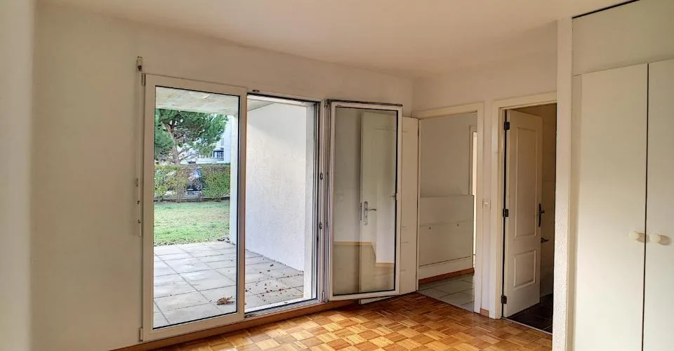 Bel appartement de 5,5 pièces au rez-de-chaussée d'environ 127m2