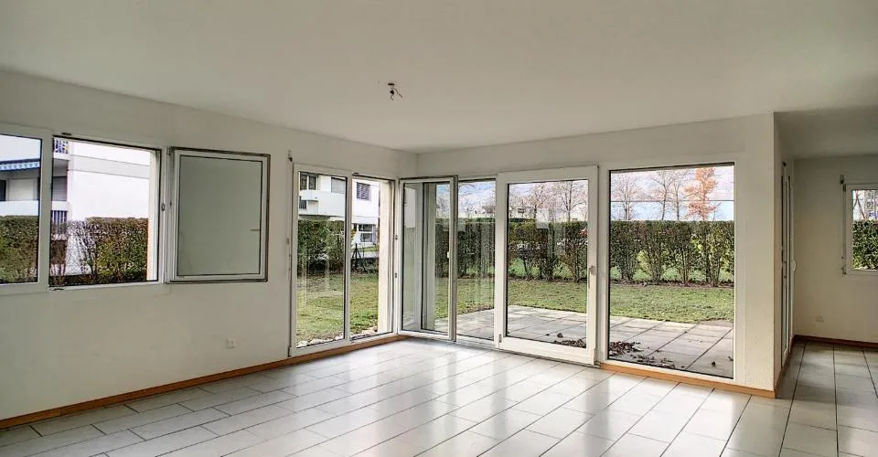 Bel appartement de 5,5 pièces au rez-de-chaussée d'environ 127m2