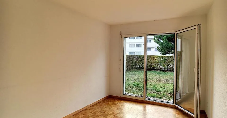 Bel appartement de 5,5 pièces au rez-de-chaussée d'environ 127m2