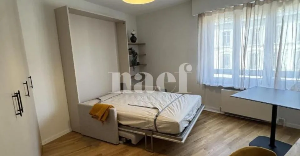 Studio meublé et rénové au deuxième étage