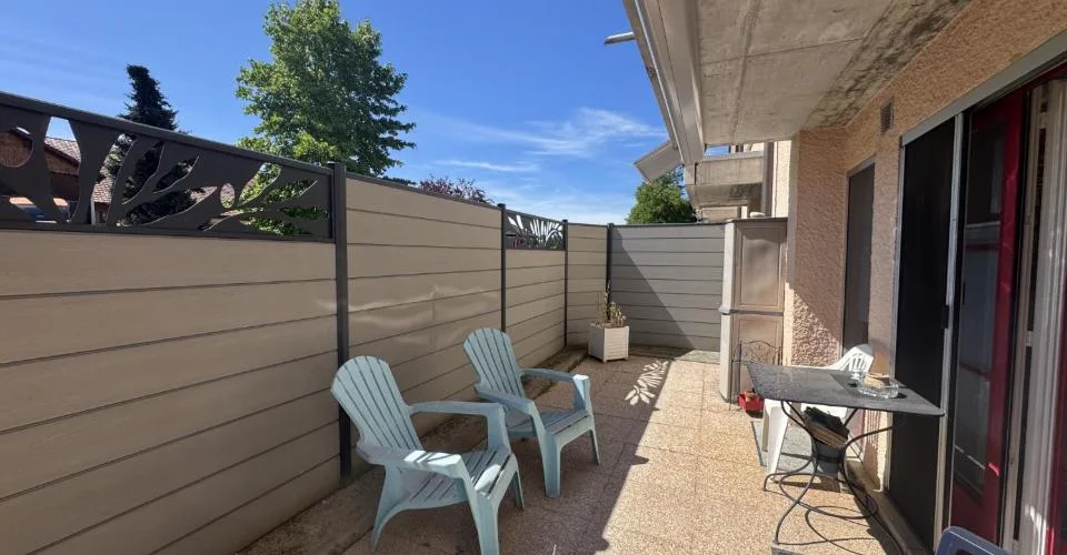 Appartement de 2.5 pièces, entièrement rafraîchi, sis au rez-inférieur