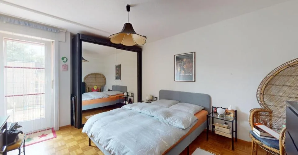 Appartement de 2.5 pièces, entièrement rafraîchi, sis au rez-inférieur