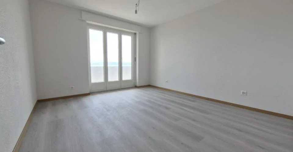 Rénové ! Appartement de 4.5 pièces au rez supérieur