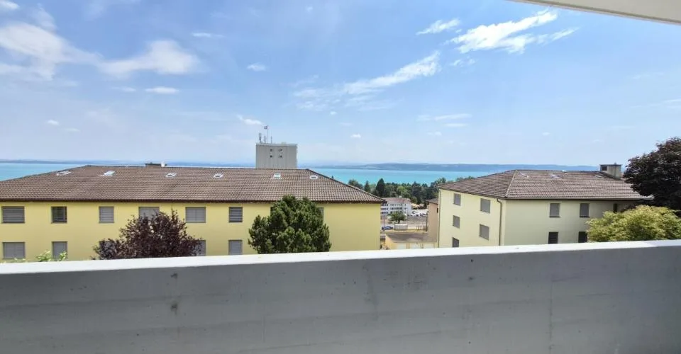 Rénové ! Appartement de 4.5 pièces au rez supérieur