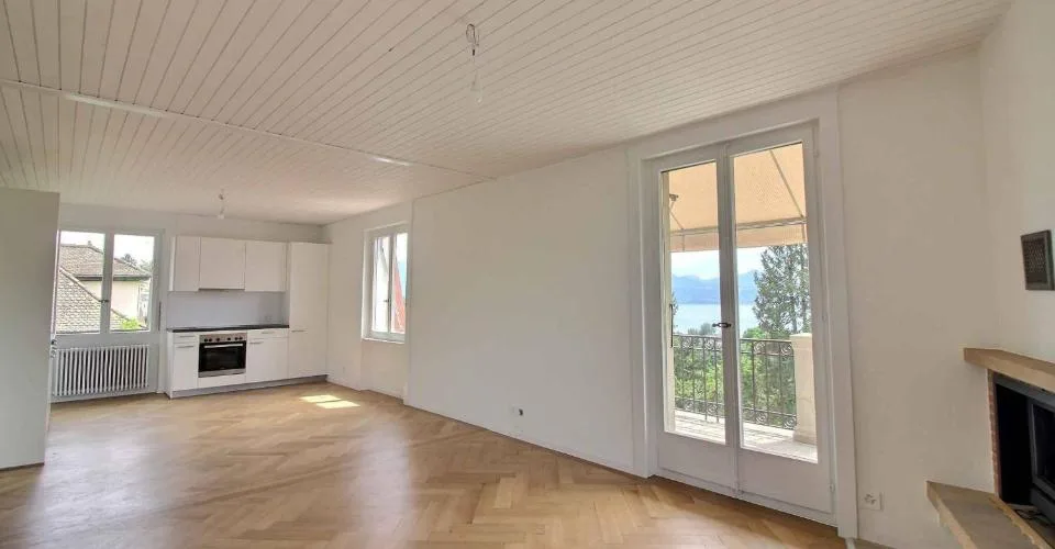 Magnifique appartement en duplex entièrement rénové avec vue imprenable sur le lac – Foto 3 von 12