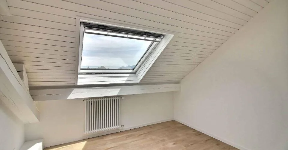 Magnifique appartement en duplex entièrement rénové avec vue imprenable sur le lac – Foto 11 von 12