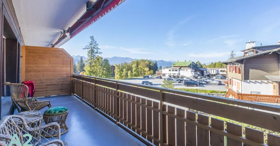 APPARTEMENT AUTHENTIQUE EN PLEIN CENTRE DE CRANS