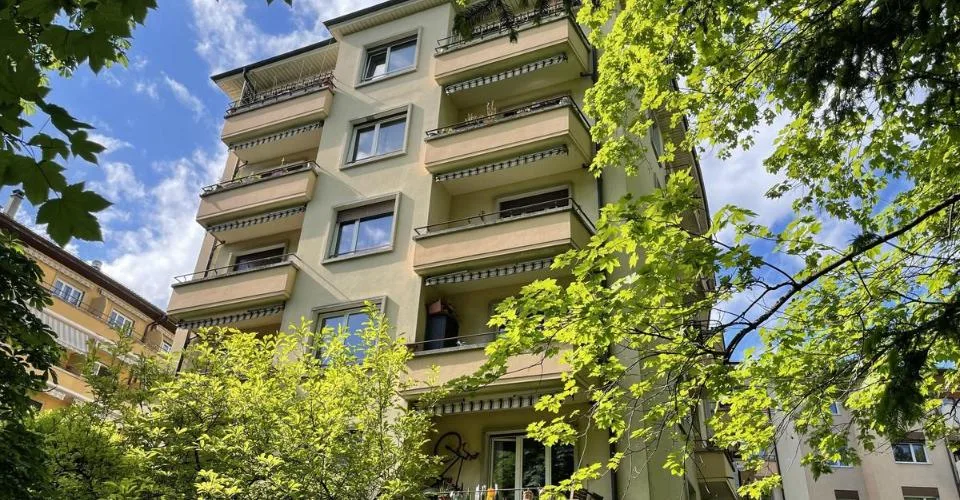 Bel appartement de 2.5 pièces au rez-de-chausée