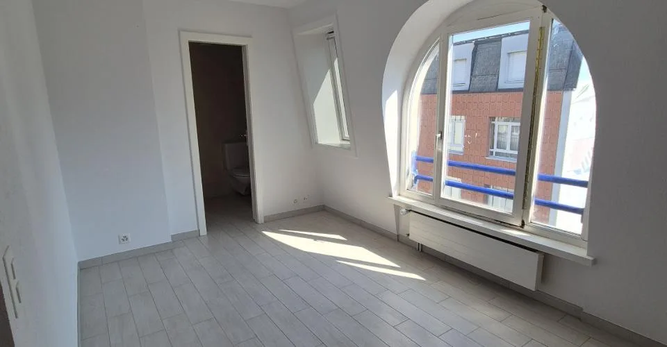Studio rénové à louer à proximité du lac